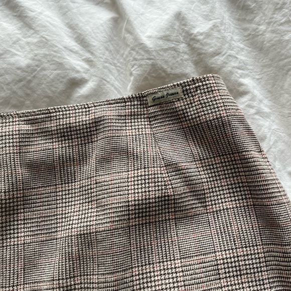 Mini skirt beige plaid print guess - Picture 2 of 3